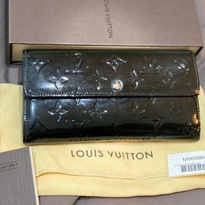 Louis Vuitton “Sarah” black patent leather wallet